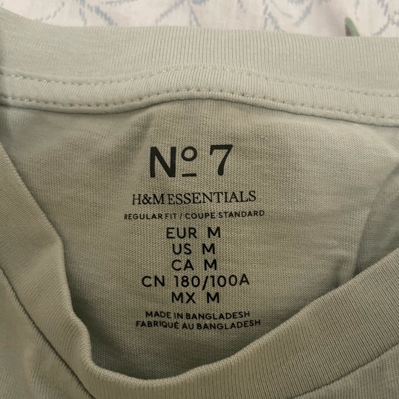 10 H&M Essentials Tees Regular Fit - Picture 3 of 4